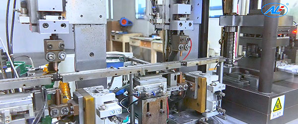 Automatic bimetallic sheet forming machine